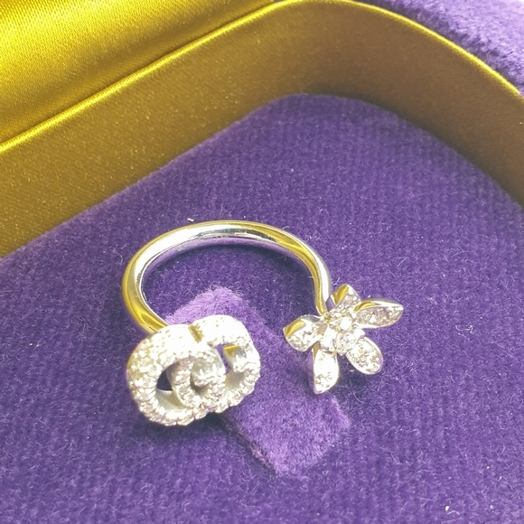 Gucci Flora 18k Ring with Diamonds - Picture 2 of 5